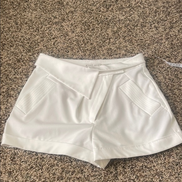 Elegant White Shorts by Alice + Olivia - Picture 4 of 9